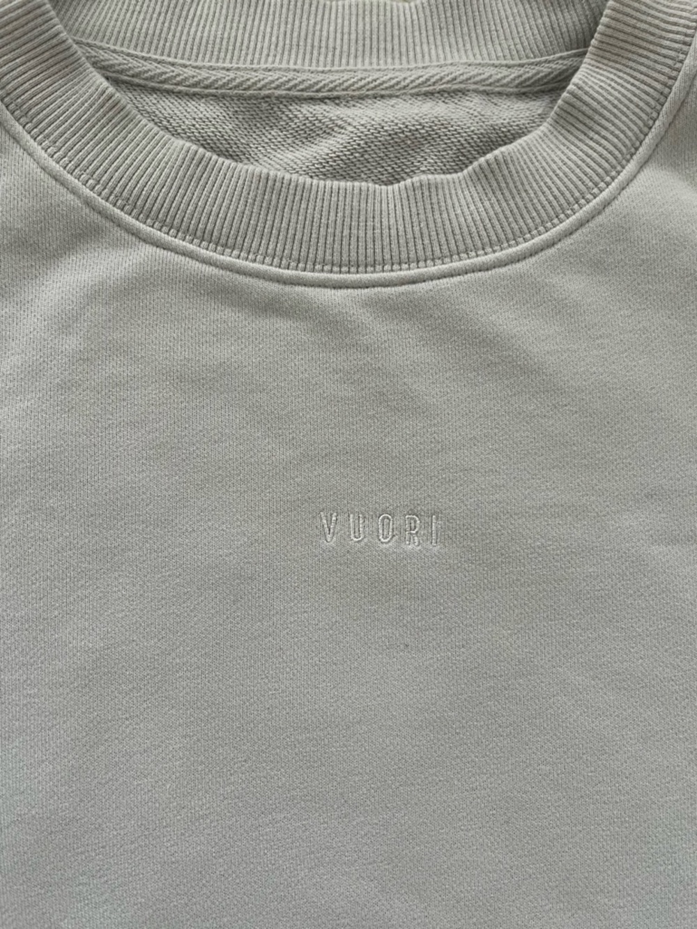 Vuori Men’s Crewneck Sweatshirt Size Large Beige Neutral Athleisure Pullover